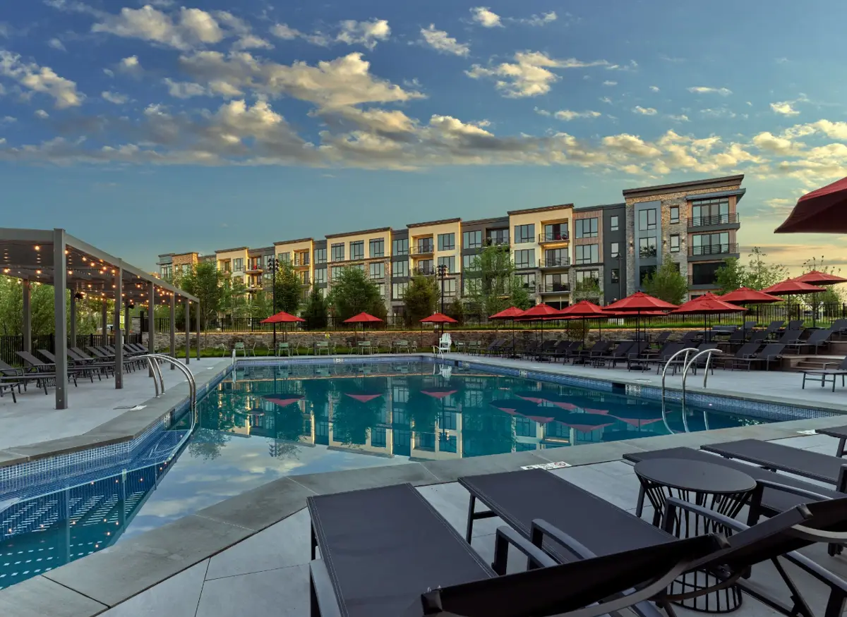 MARKETPLACE Vermella Woodbridge