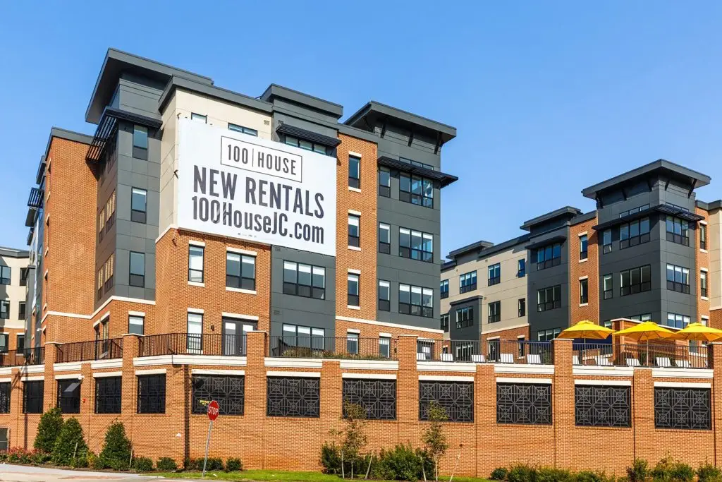 100 House, Luxe Rental Building