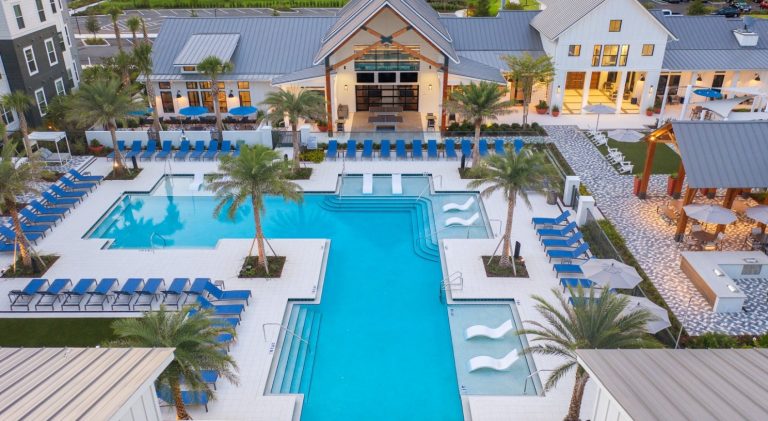 Campus on Gainesville - University of Florida, Exterior Pool