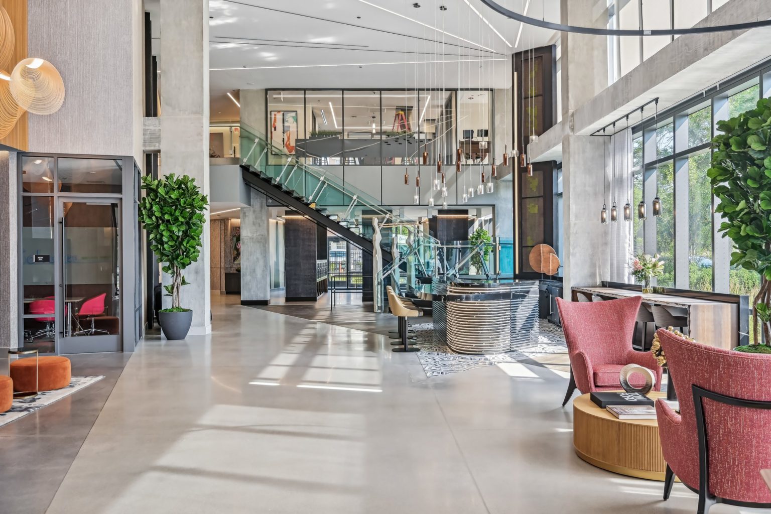 Solverre, Lobby
