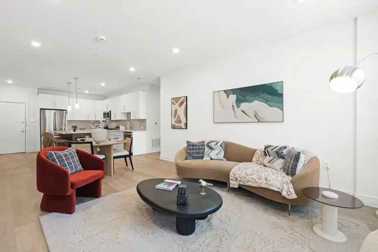 Parkside, Living