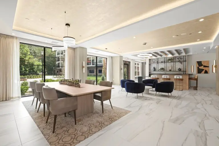 Parkside, Lobby