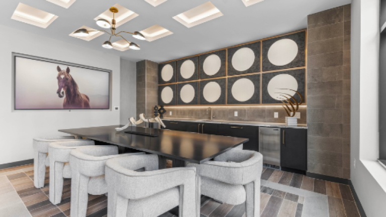 Alta French Hill, Dining