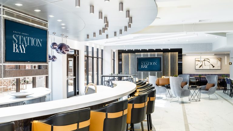 Station Bay, Lobby