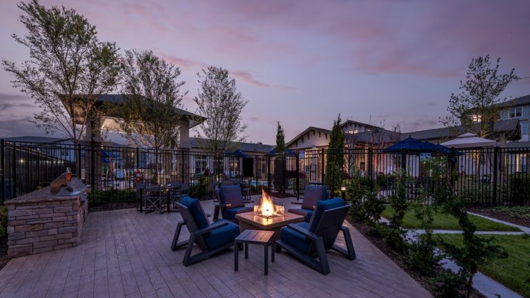 Lake Linganore, Exterior Courtyard