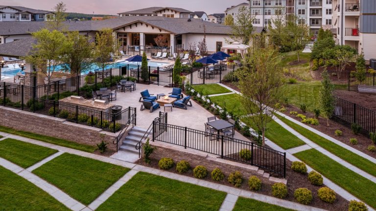 Lake Linganore, Exterior Grounds