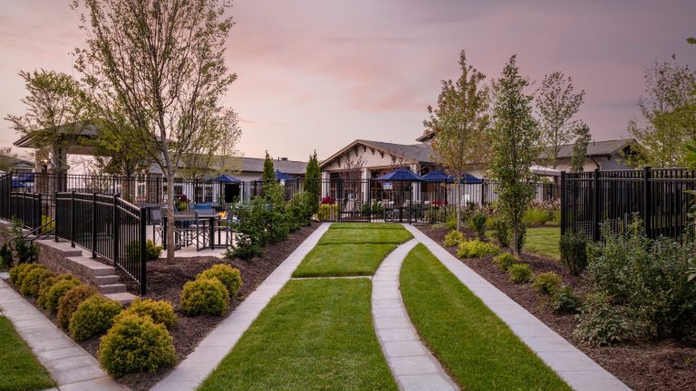 Lake Linganore, Exterior Grounds