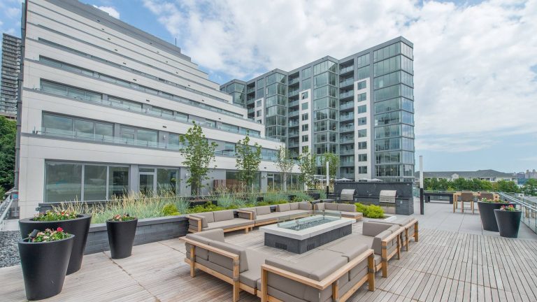PORT IMPERIAL – Nine on the Hudson, Exterior Courtyard