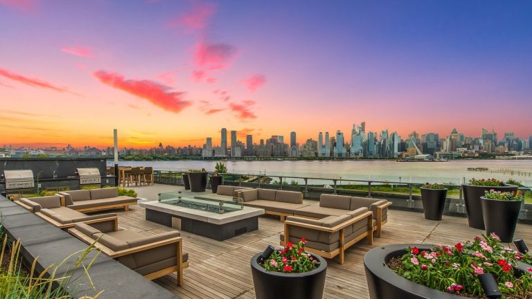 PORT IMPERIAL – Nine on the Hudson, Exterior Courtyard
