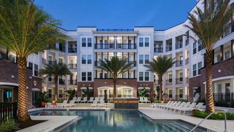 YBOR, Exterior Pool