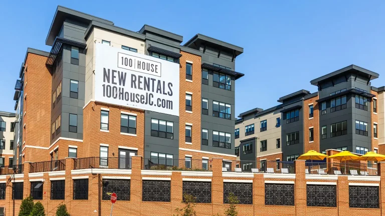 100 House, Luxe Rental Building